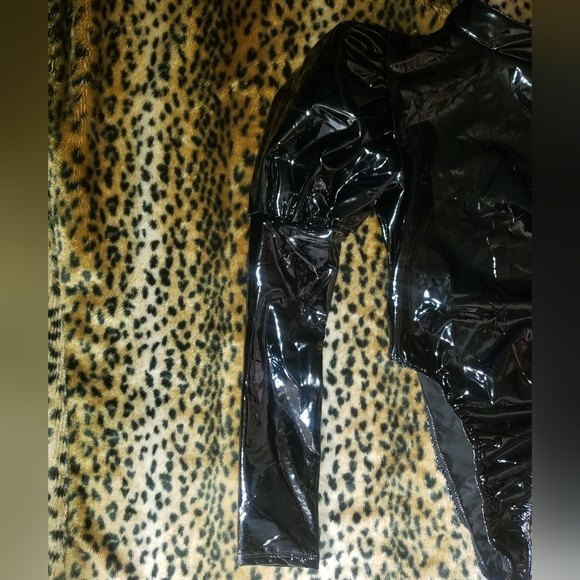 DOLLS KILL WIDOW PUFF ONE SLEEVE BODYSUIT PATENT PVC GOTH FETISH XS COLLAR - Picture 3 of 9